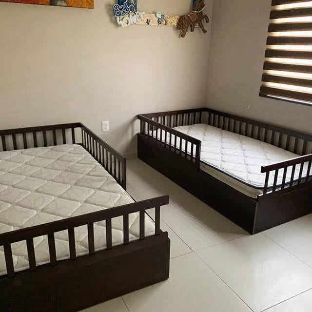 2 Camas montessori de madera para niño y niña en color chocolate