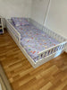Cama montessori de madera para niño y niña en color blanco