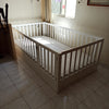 Cama montessori para niño, individual, de madera con puerta y barandal