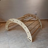 Triángulo de Pikler con balancín de madera, vista adicional