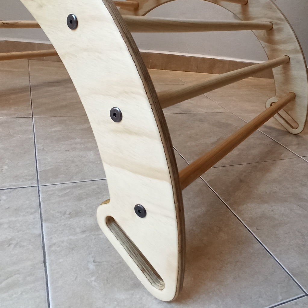 Triángulo de Pikler con rampa de madera, vista adicional