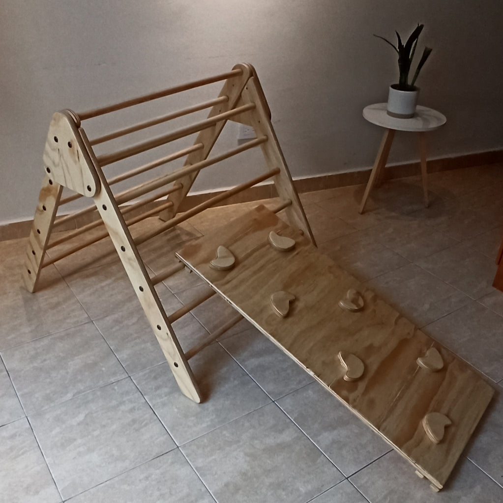 Triángulo de Pikler de madera para juego y escalada, vista adicional