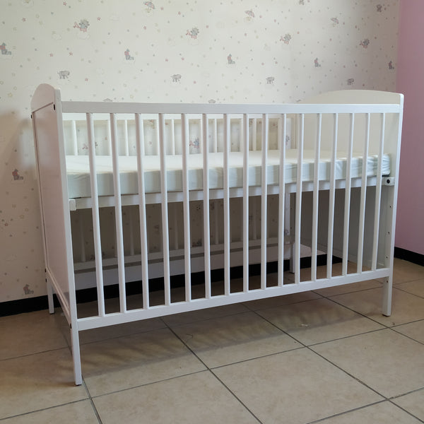 Cuna Victoria de madera — crecimiento seguro y estilo atemporal