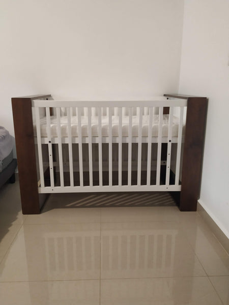 Cuna Gonzalo de madera, vista adicional