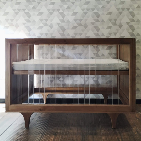 Cuna Iris 3 en 1 de madera con barandales acrílicos, vista principal